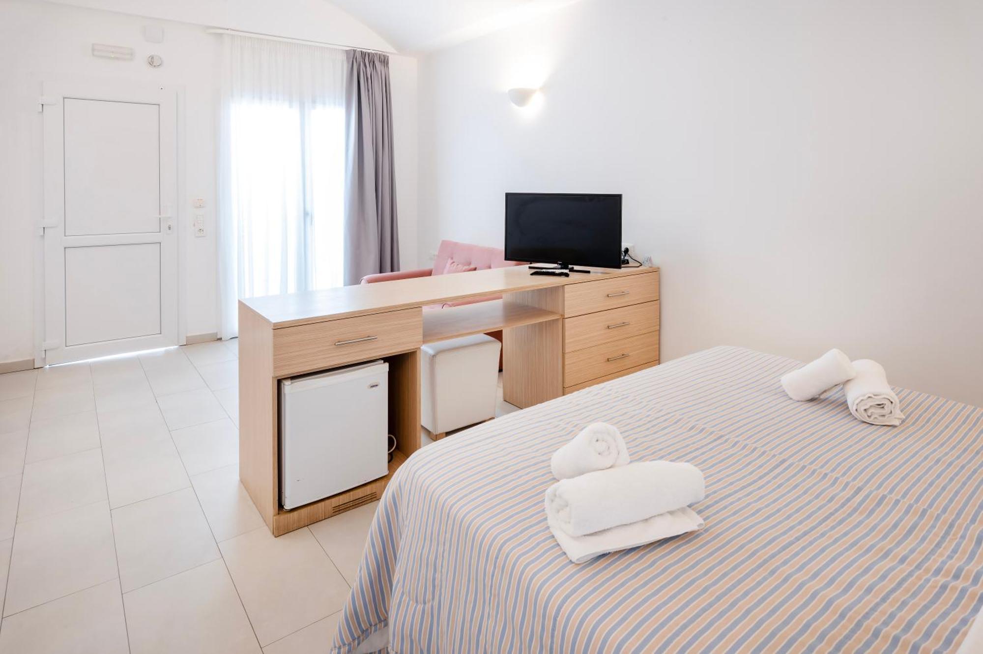Orizontes Hotel Santorini Pýrgos Extérieur photo